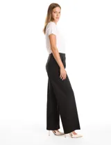 Pantalón wide leg de tiro alto con cintura ancha elástica y bolsillos laterales funcionales. Confeccionado en tejido elastizado de corte recto y pierna ancha.