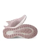 Championes de running Puma modelo Extend Lite Trail, color rosado con suela blanca y detalles en tono natural. Presentan una estructura de malla transpirable con refuerzos sintéticos, cordones al tono y una suela con relieve diseñada para mayor tracción.