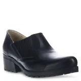 Zapatos tipo botineta de cuero negro, con elástico lateral texturizado y taco bajo cuadrado con suela dentada.