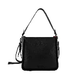 Cartera bandolera mediana de cuero sintético color marrón, con correa de hombro ajustable y cierre superior con cremallera.