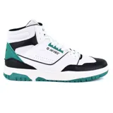 Zapatillas Hi-Tec de caña alta, color blanco con detalles en negro y verde.