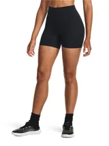 Short calza deportivo Under Armour Meridian Middy, de color negro, tiro alto y ajuste ceñido al cuerpo. Cuenta con bolsillos laterales y está confeccionado en tejido elástico de alto rendimiento con tecnología de absorción de humedad.