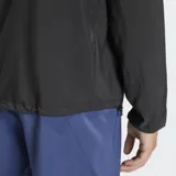 Campera de running Adidas color negro, con cierre frontal completo, capucha ajustable y logo reflectivo en el pecho. Cuenta con bolsillo para teléfono y diseño ergonómico para mayor libertad de movimiento.