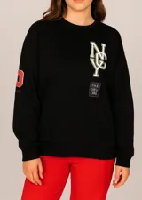 Sweater blanco de algodón con cuello redondo, mangas largas y puños acanalados. Estampado frontal con letras "NYC" y la frase "The City Life".