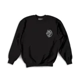Buzo negro de cuello redondo con un parche bordado en el pecho que representa un diseño estilo demonio o diablo en blanco y negro.
