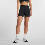 Short deportivo ajustado de tiro alto con cintura elástica con logo de la marca. Confeccionado con tecnología NB DRY de secado rápido.