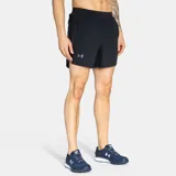 Short deportivo Under Armour negro, con logo reflectivo en la pierna izquierda. Confeccionado en tejido elástico ultraligero con forro interno de malla, paneles laterales de malla y tecnología antitranspirante.