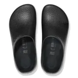 Zueco Birkenstock modelo Super-Birki fabricado en poliuretano (PU) de color negro. Presenta un diseño de puntera cerrada y talón abierto con acabado texturizado y suela de goma antideslizante.