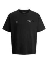 Remera de manga corta y cuello redondo, con corte relajado. Presenta un diseño minimalista en color negro con un pequeño estampado gráfico y texto en el pecho.