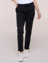 Pantalón jogger verde militar de Zac & Rachel, con pretina ancha elastizada, lazo de ajuste, bolsillos inclinados en la delantera y dobladillo en los ruedos.
