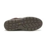Zapato de media caña para hombre marca Caterpillar, modelo Roamer Mid 2.0 en color marrón. Confeccionado en nobuk con forro de malla de nylon transpirable y suela de goma. Cuenta con cierre de cordones y logo de la marca grabado en el lateral.