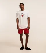 Conjunto de pijama corto para hombre, con remera blanca con estampa de Spider-Man y short rojo con estampado de telarañas.