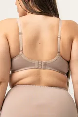 Soutien reductor reforzado liso color piel, con aro, breteles elásticos regulables y ganchos reforzados en la espalda. Confeccionado con tela que contiene fibra LYCRA® XTRA LIFE™