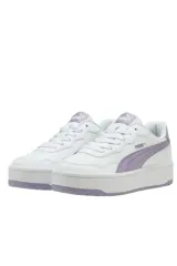 Championes de plataforma Puma modelo Court Lally Skye, color blanco con detalles en lila en la franja lateral, lengüeta y suela.