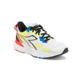 Championes de running Diadora modelo Mythos Blushield Volo 3, con diseño multicolor que combina base blanca con detalles en amarillo, azul, negro y rojo. Presentan capellada de malla técnica transpirable, cordones negros y suela con tecnología de amortiguación.