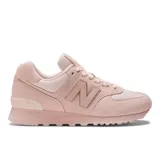 Championes urbanos New Balance modelo 574, color rosado monocromático, confeccionados en una combinación de gamuza y malla. Presentan el logo N en los laterales, entresuela con tecnología ENCAP para mayor amortiguación y suela de goma.