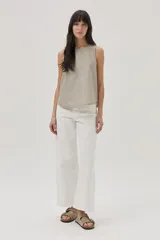 Top sin mangas de lino metalizado, con escote redondo y calce holgado.