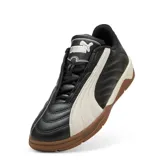 Championes de fútbol sala Puma Tifosi Calcio, color negro con detalles en blanco y suela de goma color caramelo. Presentan un diseño acolchado con costuras visibles y el logo de la marca en la lengüeta.