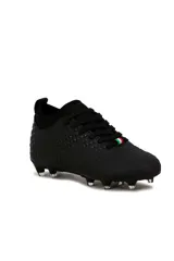 Championes de fútbol Lotto Sibari para hombre, de color negro con detalles texturizados en la capellada y un pequeño aplique con la bandera de Italia en los cordones. Diseñados para césped natural con tapones moldeados.