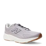 Championes deportivos New Balance modelo Ctlyst, color gris con entresuela blanca y suela de goma color caramelo. Presentan diseño de malla transpirable con refuerzos sintéticos y el logo N característico en el lateral.