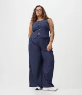 Pantalón palazzo azul marino amplio y fluido con pinzas frontales, confeccionado en mezcla de viscosa y lino.