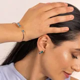 Aros de plata 925 con piedra rectangular de jade verde.