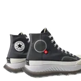 Championes de caña alta Converse Chuck 70 AT-CX, color gris con detalles en blanco y suela translúcida.