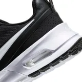 Championes Nike Air Max Nuaxis, color negro con swoosh blanco y suela con unidad Air Max visible.