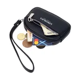 Monedero de mano con diseño rectangular y textura granulada, marca Lincoln's. Cuenta con cierre perimetral, bolsillo frontal con cierre y correa de muñeca integrada.