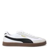 Championes Puma modelo Club II Era, de diseño retro urbano. Presentan una combinación de cuero y gamuza en color negro, con la icónica franja lateral en blanco y suela de goma color caramelo. Incluyen plantilla SoftFoam+ para mayor amortiguación.