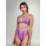 Bikini de dos piezas con estampado de piel de serpiente en color fucsia. El corpiño es de estilo triangular con breteles finos y la bombacha es de tiro alto.