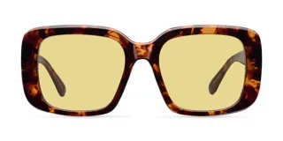 Lentes de sol con montura cuadrada oversized en estampado carey y cristales amarillos con protección UV.