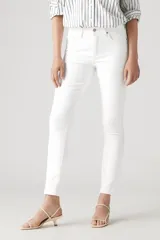 Jeans blancos de tiro alto, corte skinny, ajustados en cadera y muslos, confeccionados en denim stretch con tecnología Hypersoft.