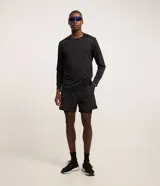Remera deportiva masculina Get Over de manga larga y cuello redondo, confeccionada en tejido Dry Fit con estampa de rayas discretas y detalles reflectantes.