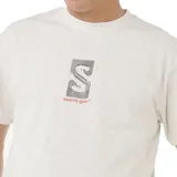 Remera beige de manga corta con logo estampado en el pecho.
