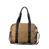 Bolso deportivo color gris claro, con cierres y correas negras. Cuenta con dos asas superiores, bolsillo frontal con cierre y correa extensible ajustable.