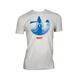 Remera blanca de algodón con estampa circular en el frente que muestra una mujer de espaldas en el agua y el logo de la marca Reef en rojo.