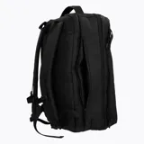 Mochila unisex de diseño minimalista y funcional, color negro, con múltiples compartimentos con cierre y logo de la marca Merrell grabado en el frente.