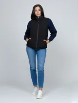 Chaleco acolchado Tommy Hilfiger de color negro, con cuello alto, cierre frontal de cremallera y dos bolsillos laterales de ojal.