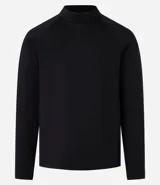 Remera deportiva térmica negra de manga larga con cuello alto.