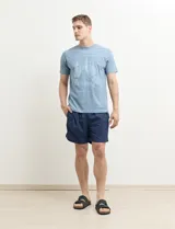 Short de baño verde agua.