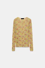 Top de punto fino con estampado floral, cuello redondo y manga larga.