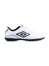 Championes de fútbol Umbro modelo Classico III TF, color blanco con detalles en negro. Diseñados con suela multitaco para césped sintético, cuentan con el logo de la marca en el lateral y cierre de cordones.
