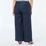 Pantalón de jean azul oscuro con corte wide leg, talle alto y costura vertical central en las piernas.