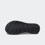 Ojotas Reef modelo Cushion Phantom LE 2.0, color negro. Presentan una correa de cuero con costuras decorativas en contraste y forro interior de jersey suave. Cuentan con soporte de arco incorporado y suela de goma moldeada para mayor confort.