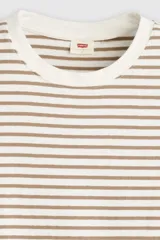 Musculosa de corte boxy, con diseño de rayas horizontales en tonos marrones y blancos, de calce holgado y cuello redondo.