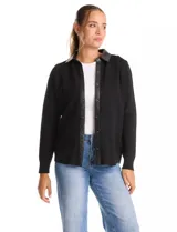 Sobrecamisa de mujer marca Sioni, con diseño combinado en tejido de punto y eco cuero. Presenta cuello camisero, cierre frontal con botones y mangas largas con puños tejidos.