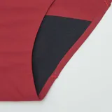 Braguita menstrual negra de flujo ligero, con paneles laterales de encaje floral.