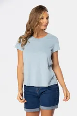 Remera de manga corta y cuello redondo, color verde menta jaspeado.