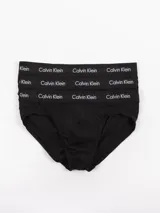 Pack de tres slips de algodón con cintura elástica distintiva de la marca con logo estampado. Diseño de talle medio y corte hip brief.